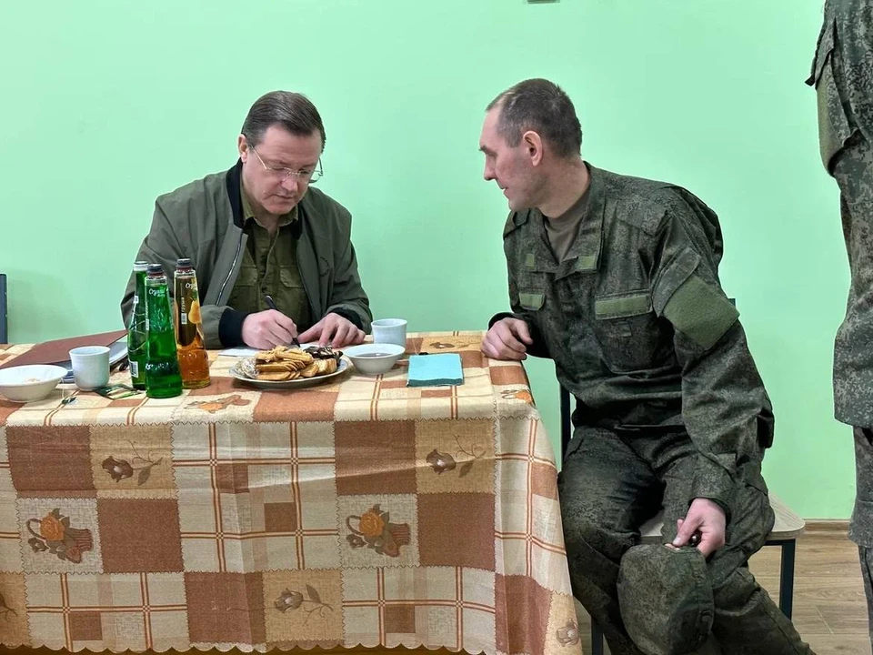 Губернатор Самарской области поблагодарил бойцов за достойную службу. Фото Ольги Павловской