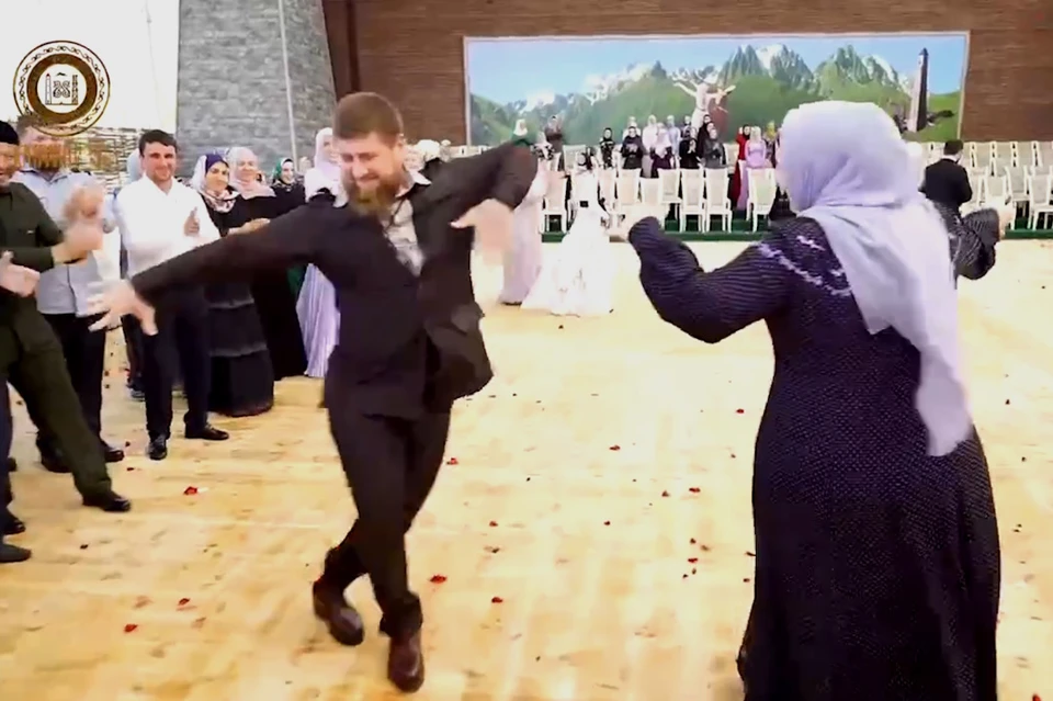 Глава Чечни сам очень любит национальные танцы. Фото: стоп-кадр видео