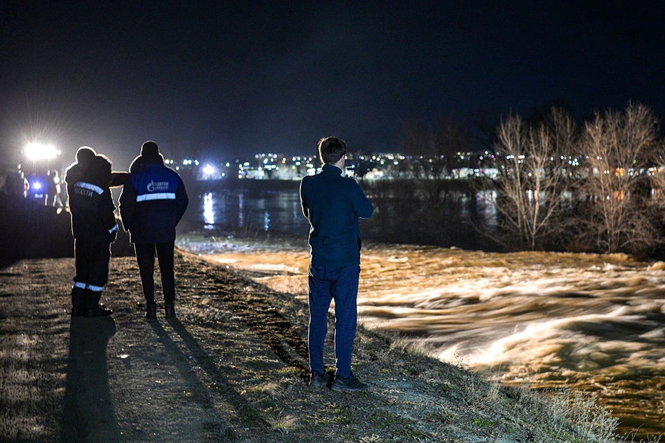 Из-за прорыва дамбы в Орске в зоне подтопления оказались 4258 домов. Фото: Сергей Пузырев/ТАСС