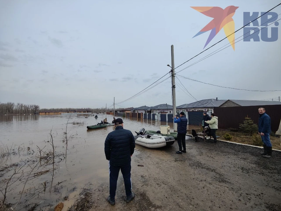 В области многие жители активно подключаются к помощи во время паводка.