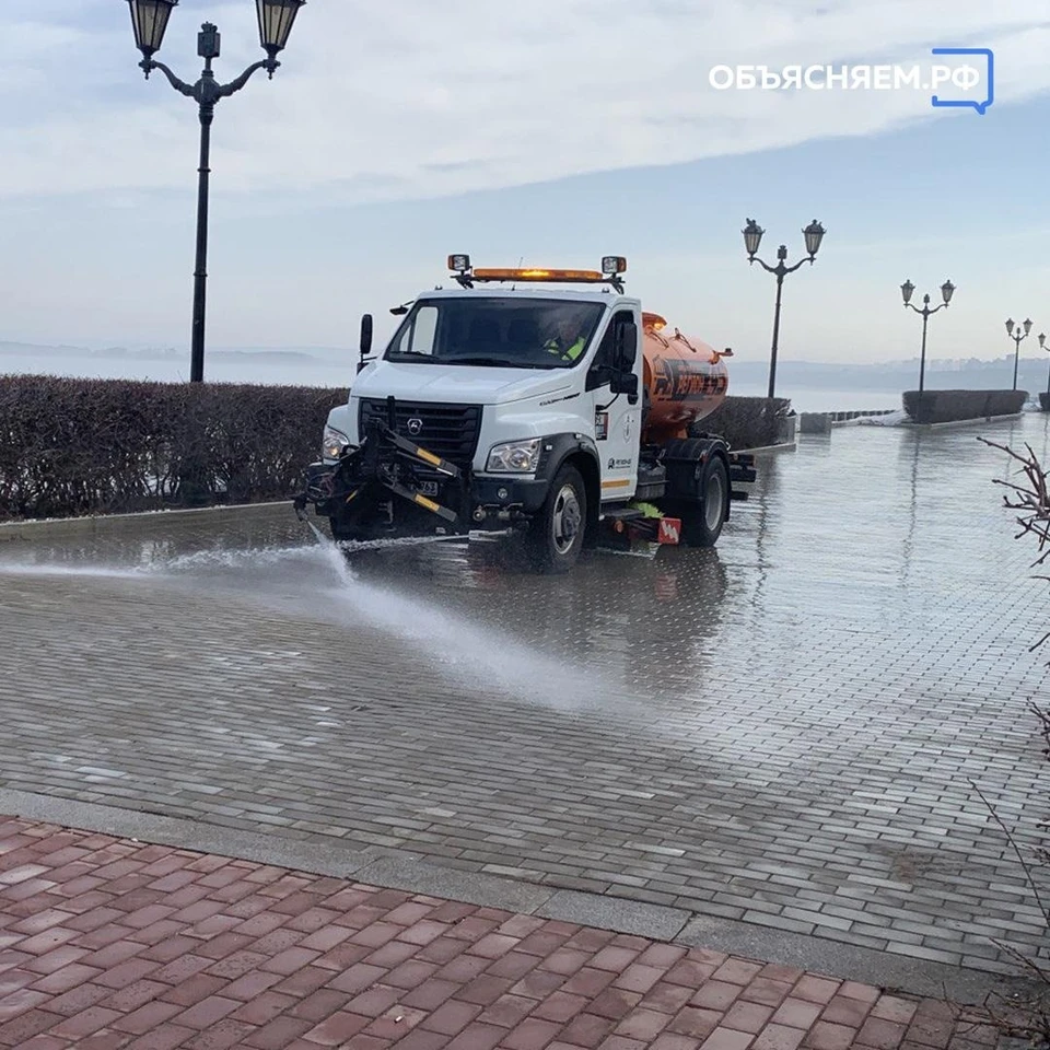 Специалисты приступили к уборке. Фото: администрация Самара