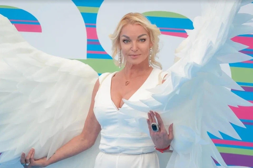 Анастасия Волочкова заявила, что избранник подарил ей свадебное платье