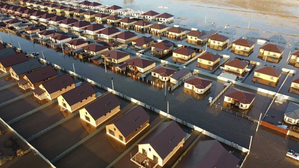 Некоторые новые поселки ушли под воду чуть ли не по крышу