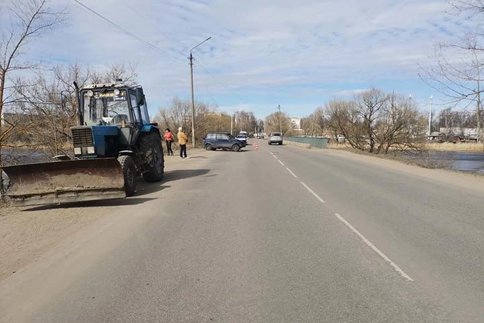 В ДТП с трактором пострадали два человека Фото: УГИБДД России по Тверской области