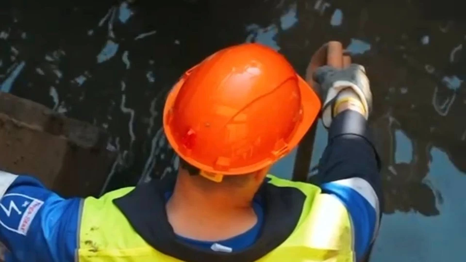 Сейчас специалисты трудятся на участке в микрорайоне Бабаевского