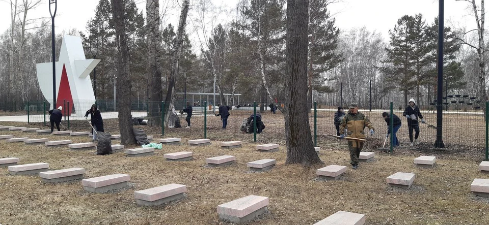 В Русско-Амурском мемориальном комплексе в Иркутске провели субботник