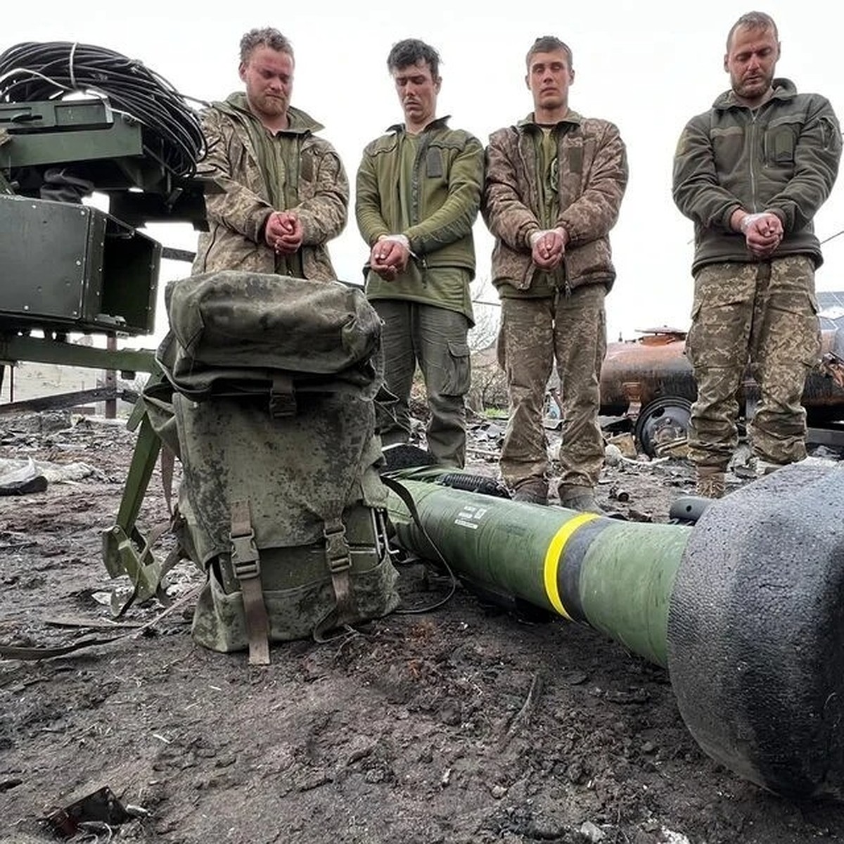 Видео сдачи в плен военнослужащих десантной бригады ВСУ показало Минобороны  - KP.RU