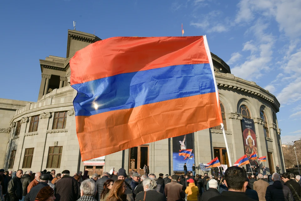 Митинг за отставку Пашиняна в столице Армении. Фото: Александр Патрин/ТАСС