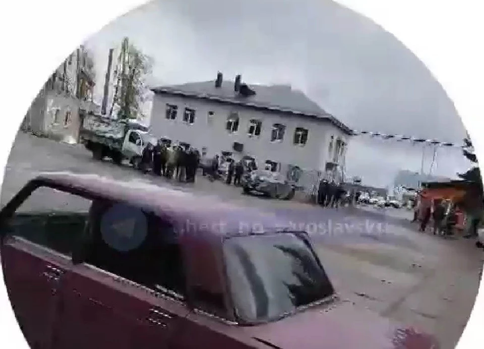 Сотрудников речного порта в Ярославле эвакуировали. Фото: "Жесть Ярославль"