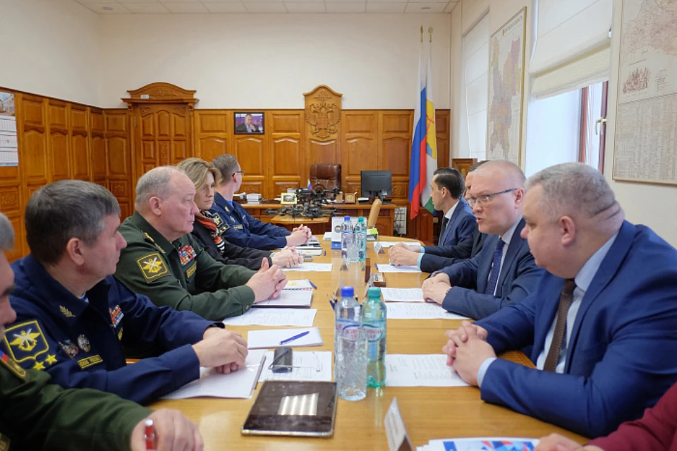 Губернатор Соколов также согласен возглавить реготделение ДОСААФ. Фото: правительство КО