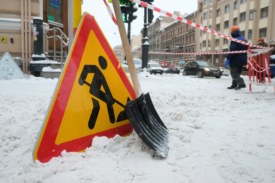 Водителей предупредили о гололеде на дорогах Петербурга.
