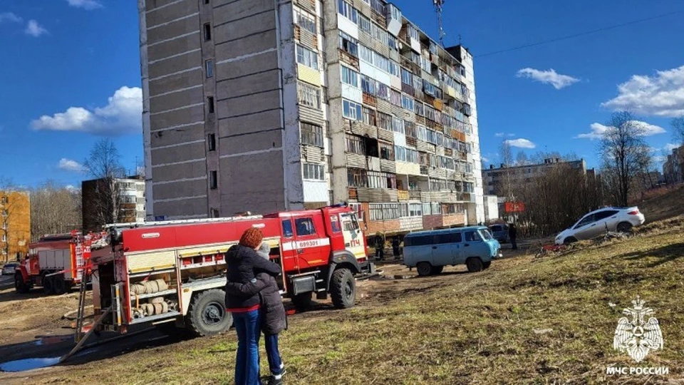 В Эжве загорелся балкон в многоквартирном доме.