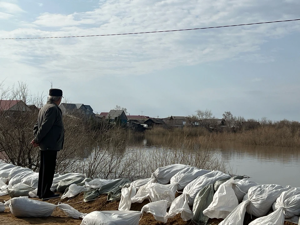 В Тюменской области объявили штормовое предупреждение из-за роста уровня воды в реке.