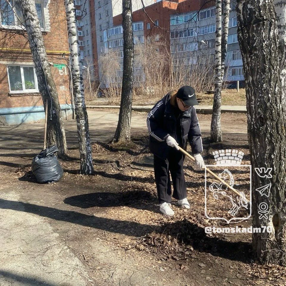 Более 5 тысяч томичей убрались в Томске на первом субботнике - KP.RU