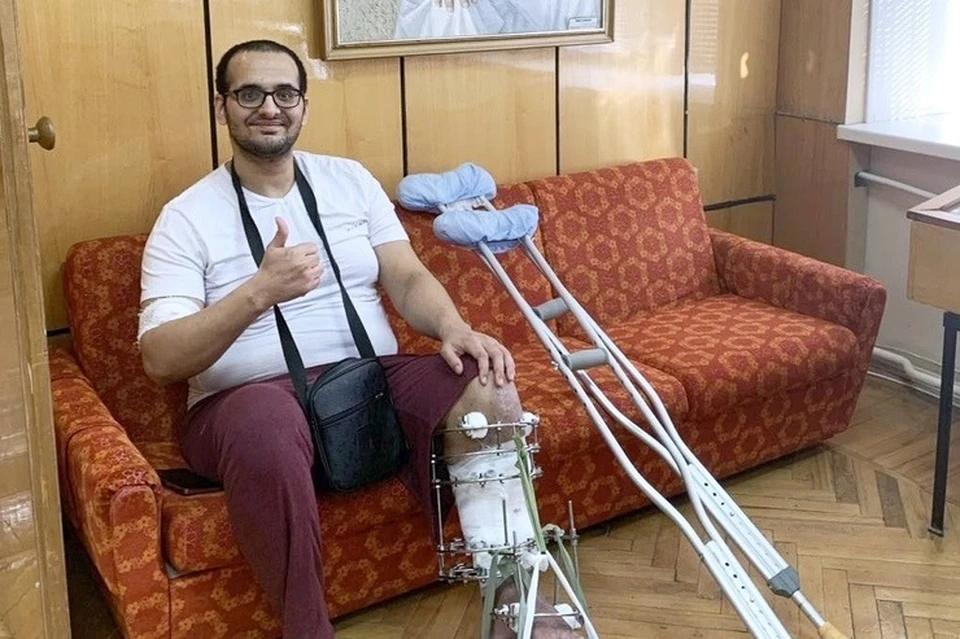 Юсуф уже рад тому, что может ходить без боли. Фото: Центр Илизарова/ВК