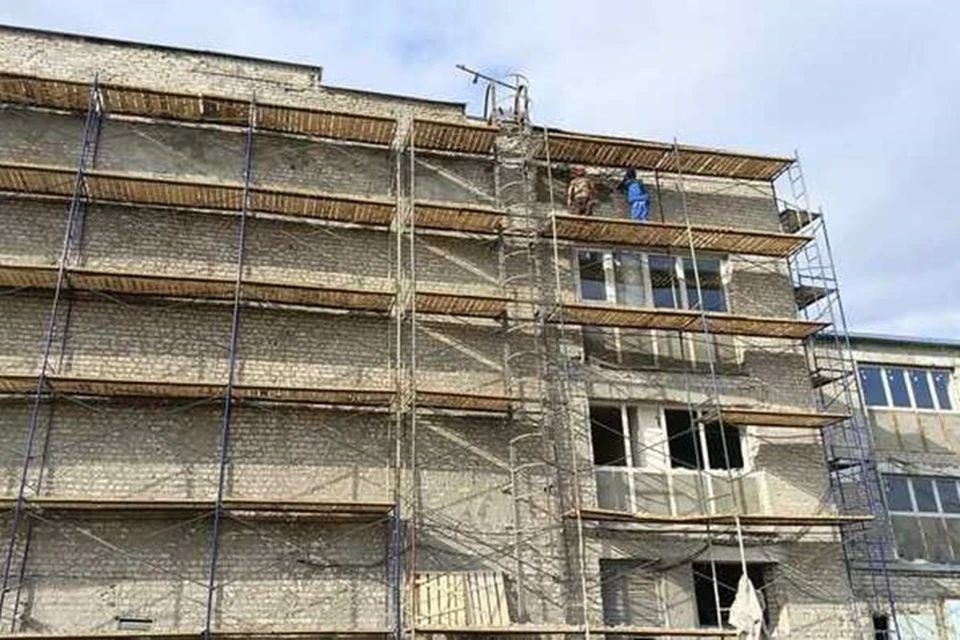 В Первомайске специалисты начали отделочные работы в спортшколе - KP.RU