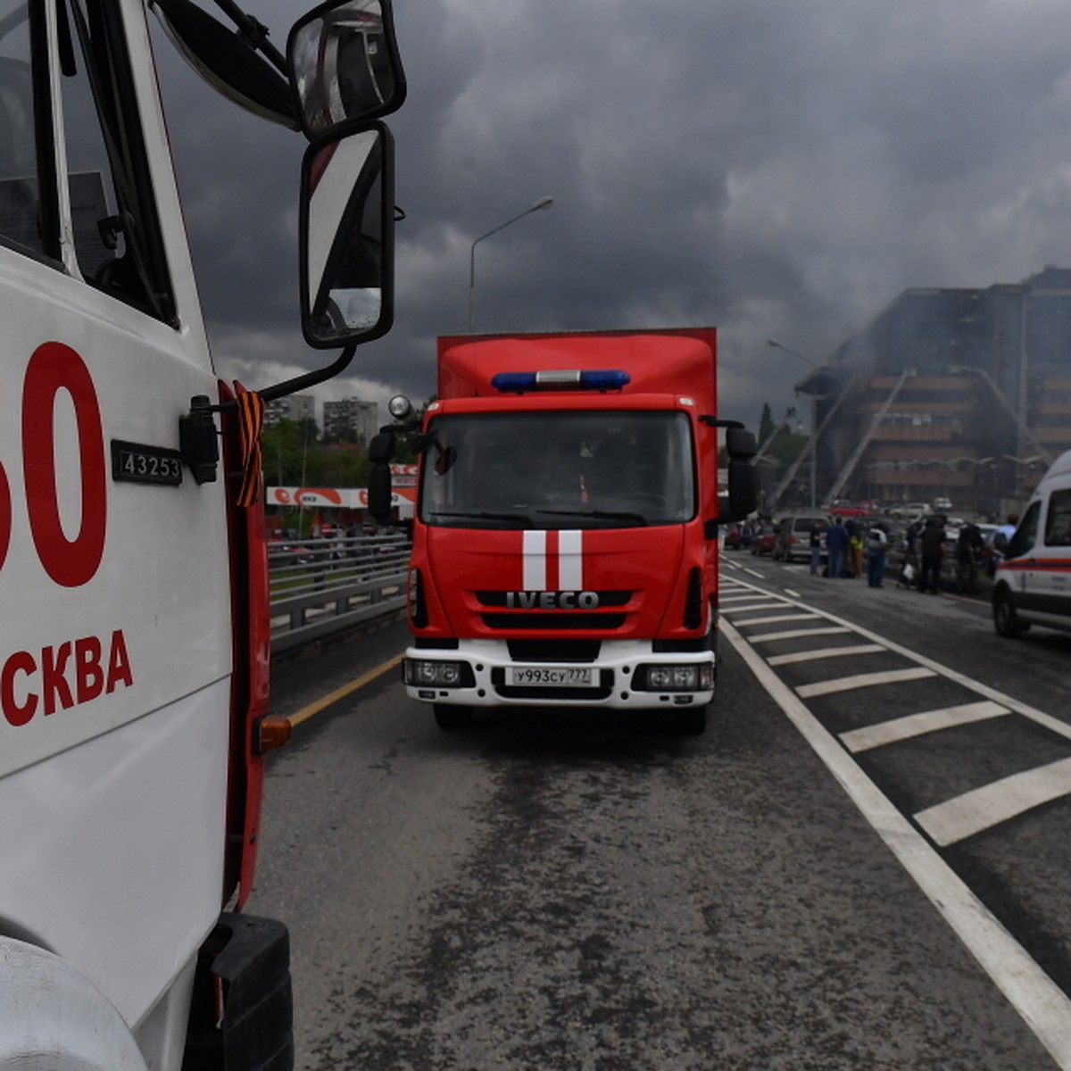 На улице Маршала Чуйкова в Москве перекрыли движение из-за пожара на  стройке - KP.RU