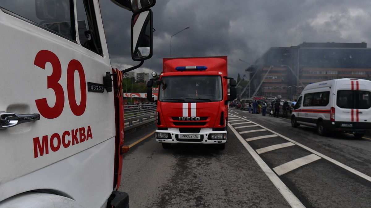 На улице Маршала Чуйкова в Москве перекрыли движение из-за пожара на  стройке - KP.RU