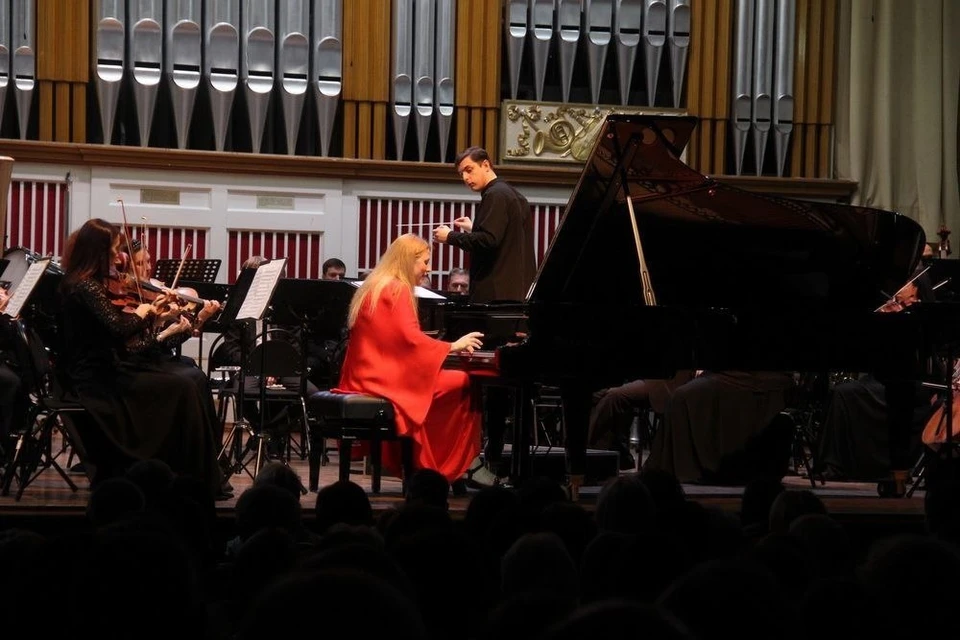 На сцене Донецкой филармонии выступила всемирно известная пианистка Валентина Лисица. Фото: ТГ/Пушилин