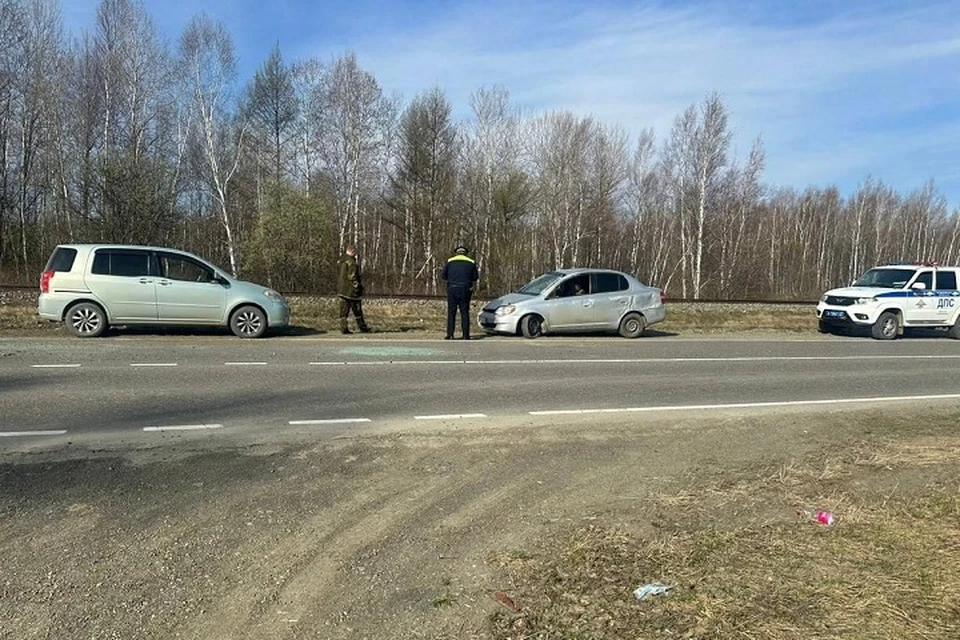 Автомобиль опрокинулся после наезда на гравийную обочину в Хабаровском крае Фото: ГИБДД отдела МВД России по Амурскому району