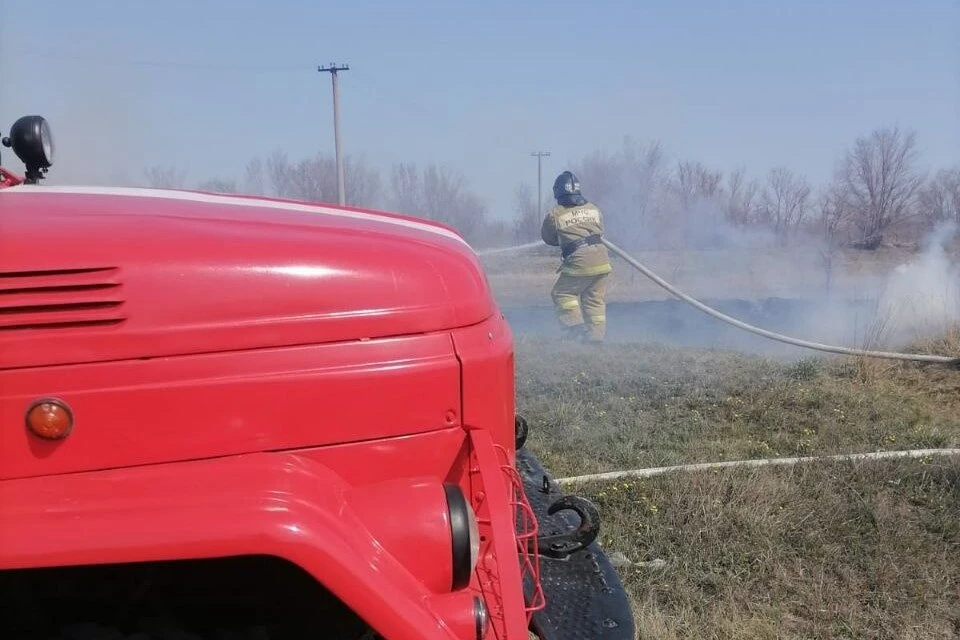 Пожар произошел в полях