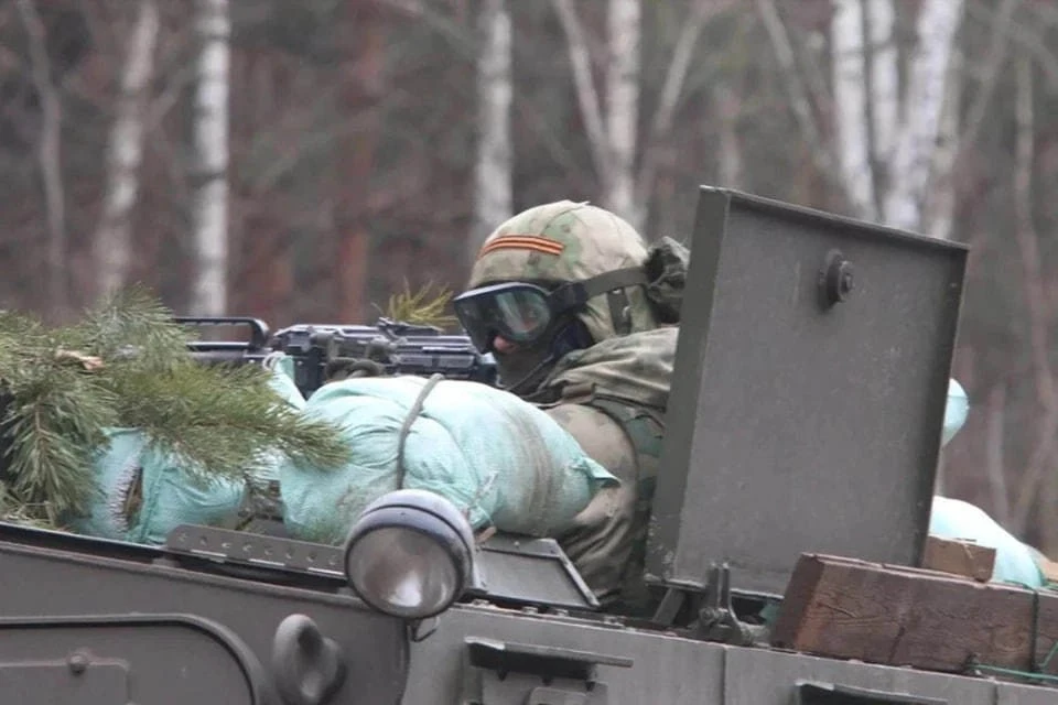 Боец ВС России: танкисты постоянно ведут огонь по позициям ВСУ под Харьковом