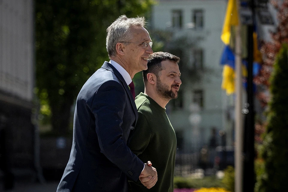 Генсек НАТО Йенс Столтенберг неожиданно объявился в Киеве, где провел переговоры с Зеленским