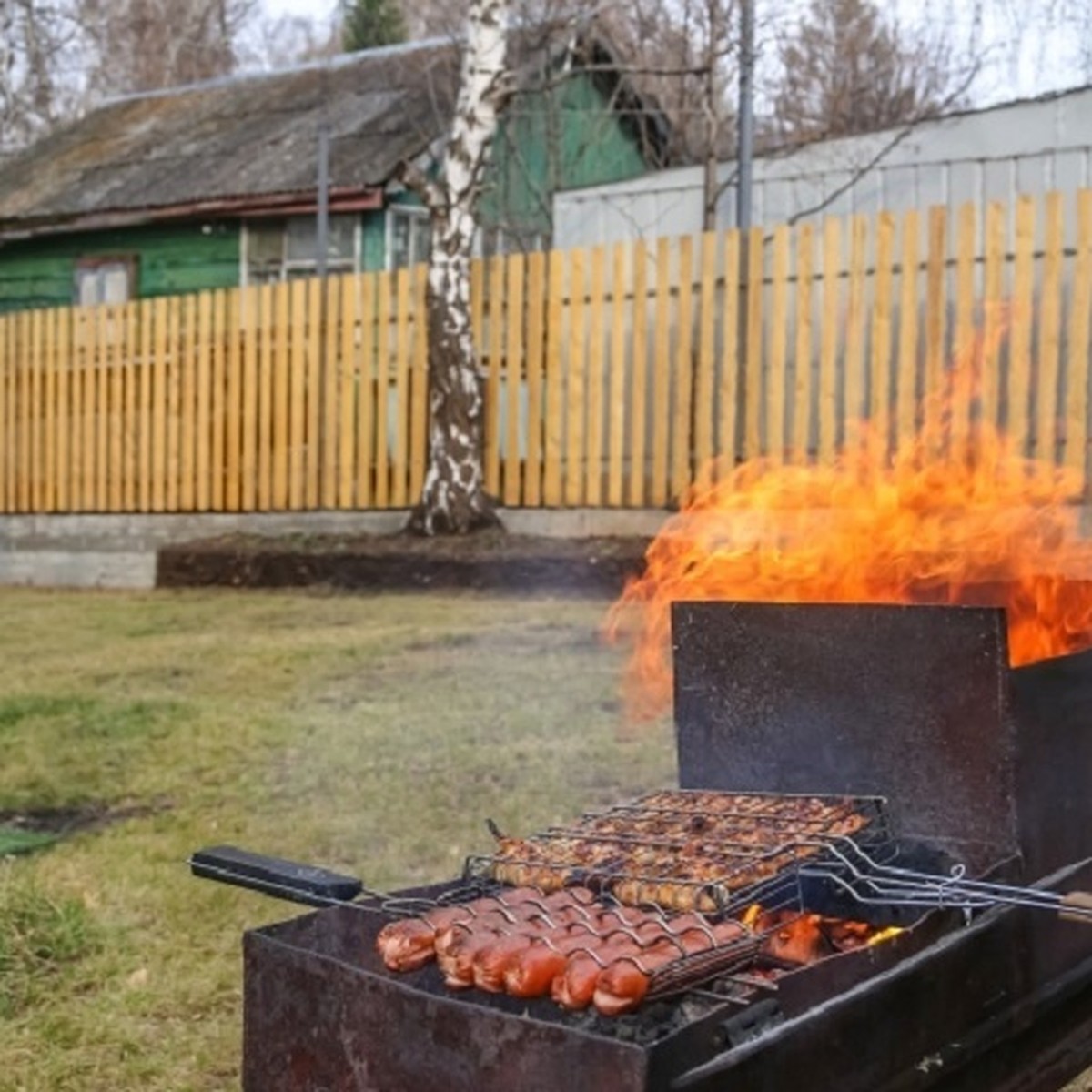 Как правильно выбрать место для жарки шашлыков и обустроить мангальную зону  на даче в Перми - KP.RU