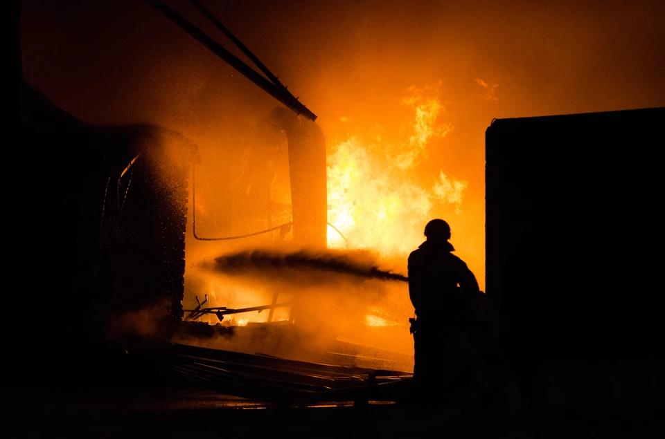 Тушение огня на оборонном заводе в Берлине прервали из-за токсичной воды