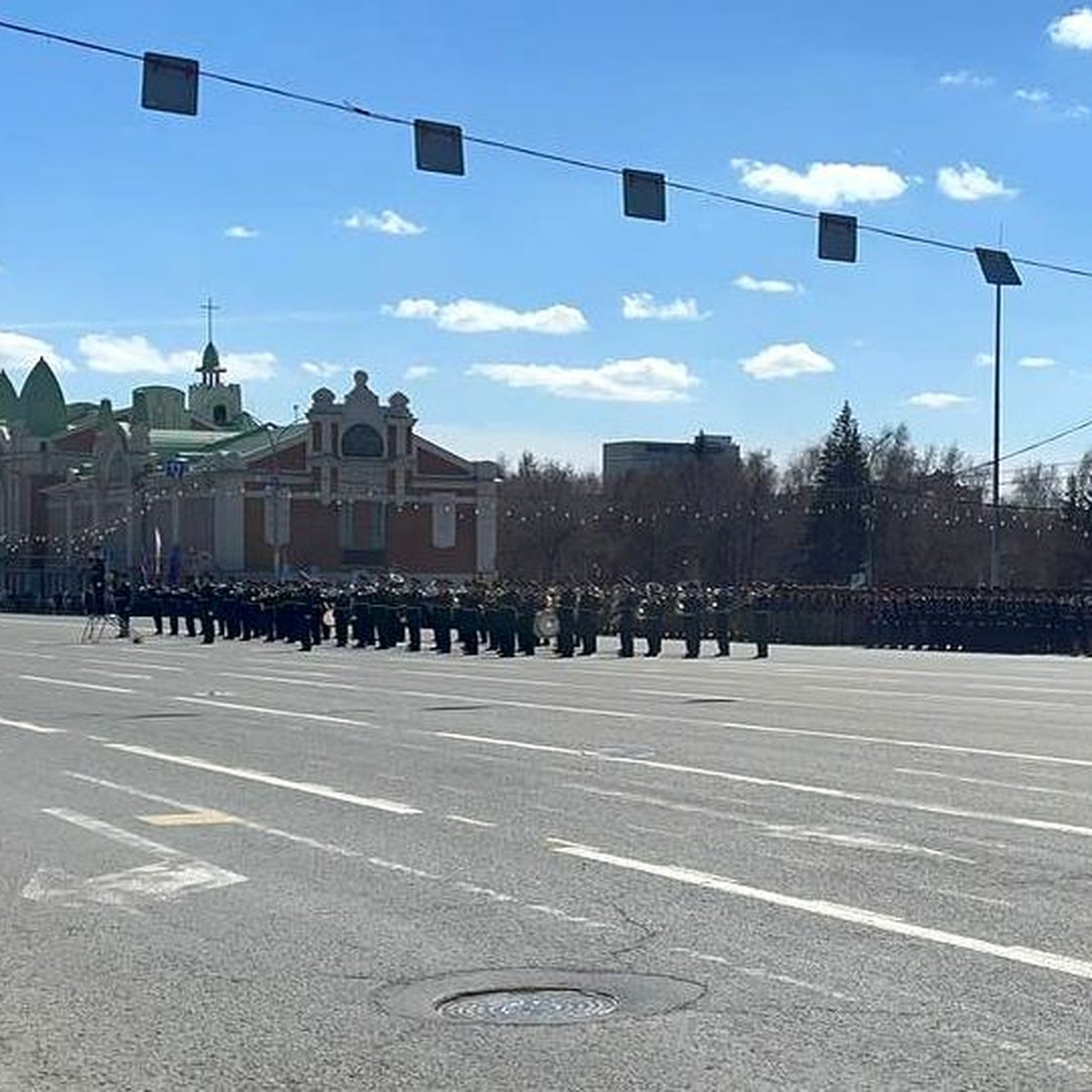 В Новосибирске началась генеральная репетиция Парада Победы - KP.RU