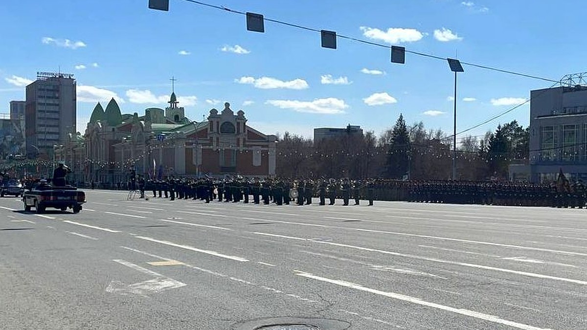 В Новосибирске началась генеральная репетиция Парада Победы - KP.RU