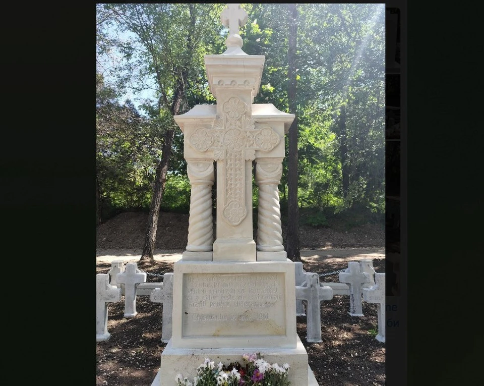 Это уже второй памятник в Кишиневе, оскорбляющий память жертв нацизма (Фото: соцсети).