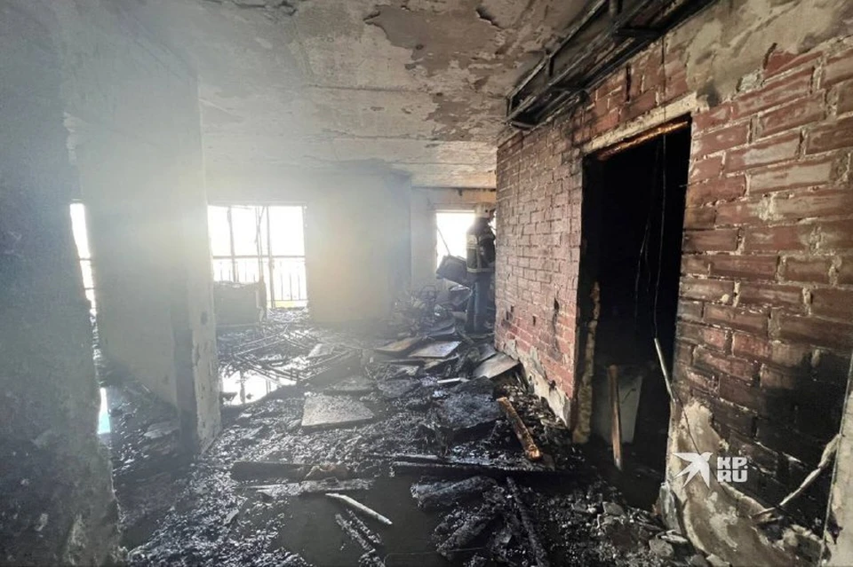 Квартира на 21-м этаже сгорела дотла