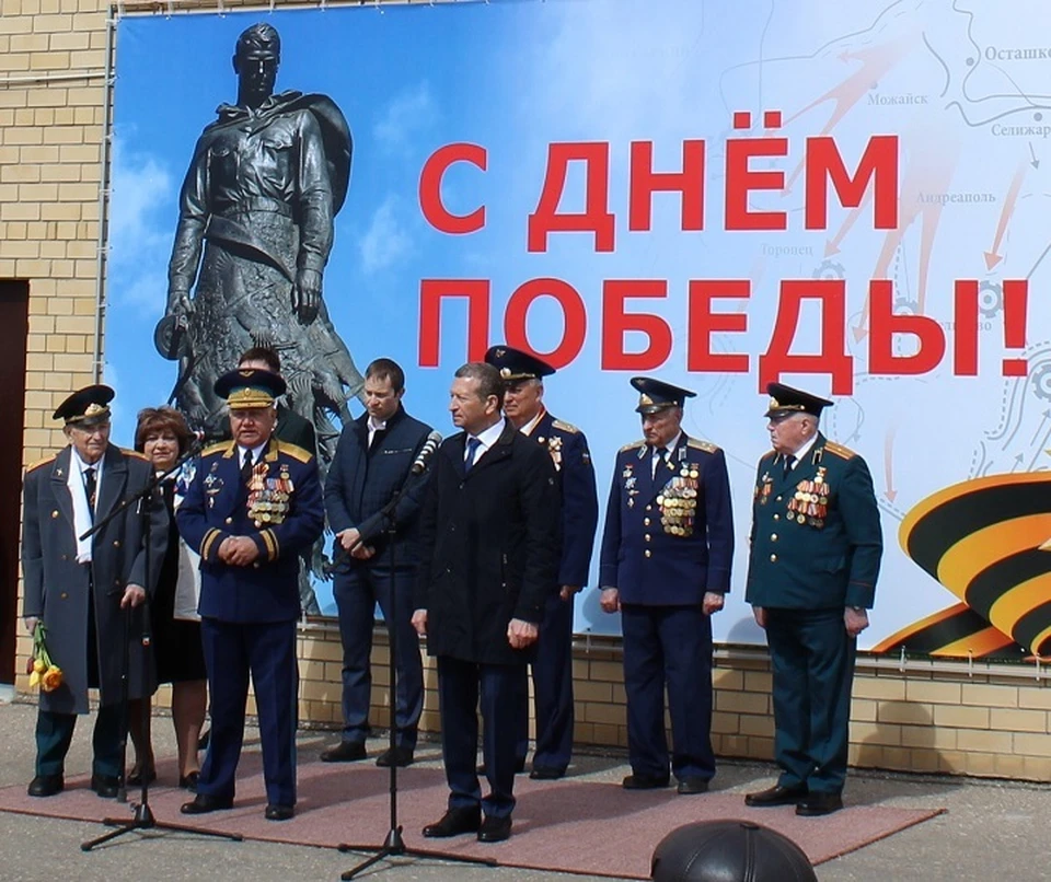 Александр Оводков отметил, что для предприятия честь - принимать у себя ветеранов. Фото: Ольга ИВАНОВА