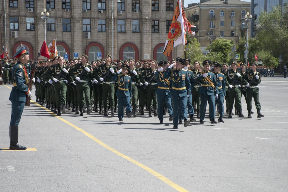 Во время парада связи в центре нет.