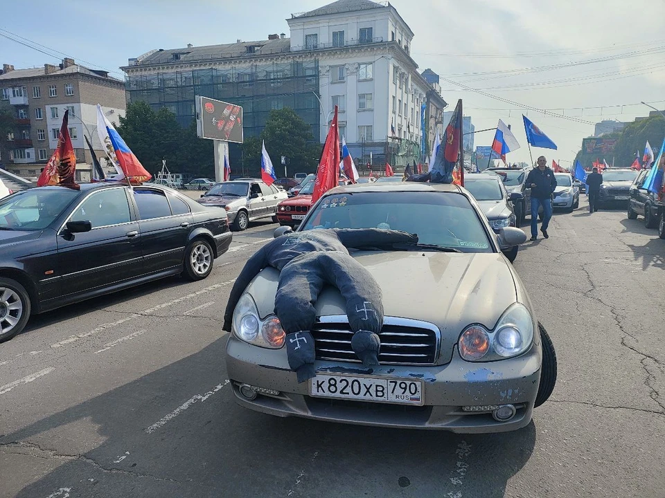 В Луганске состоялся автопробег на 9 мая