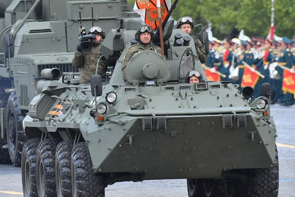 Латвийские телеканалы показали парад Победы в Москве из-за атаки хакеров