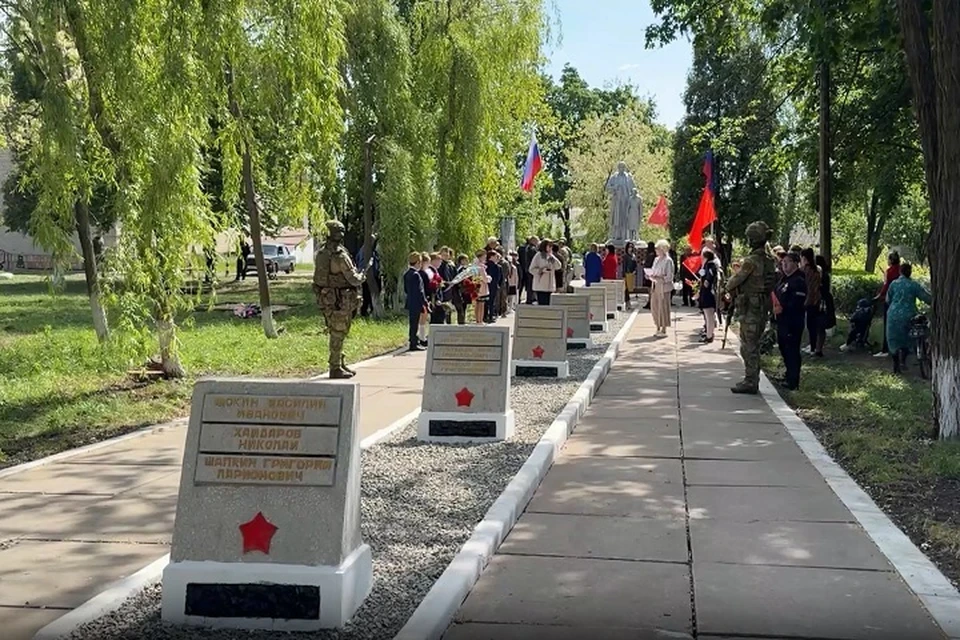 В ДНР росгвардейцы восстановили памятник, погибшим в ходе освобождения Донбасса. Фото: Пресс-служба Росгвардии