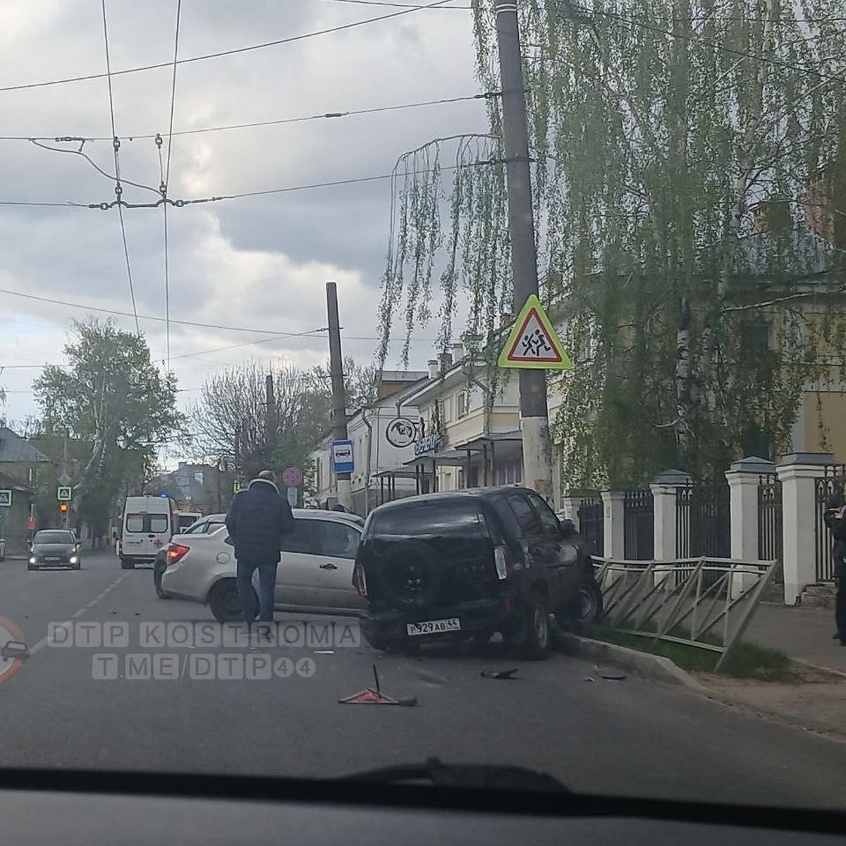 Жёсткая авария с участием трёх машин произошла в центре Костромы - KP.RU