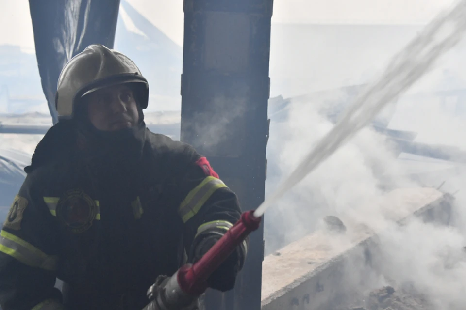 В Саратовской области мужчина погиб на пожаре в двухквартирном доме