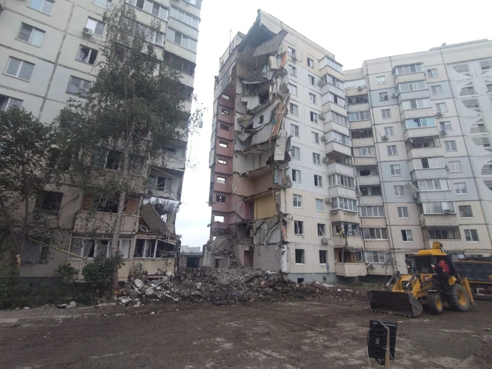 В ПВР в Белгороде находятся 30 жителей пострадавшего после обстрела дома.