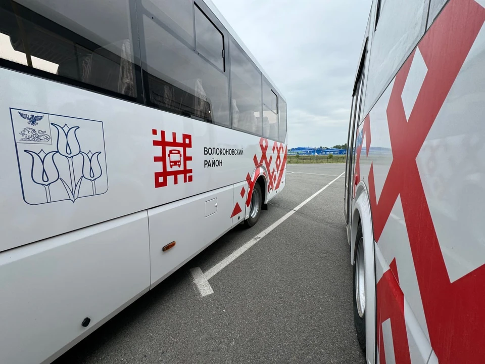 Вячеслав Гладков передал трем муниципалитетам региона ключи от 30 новых автобусов.