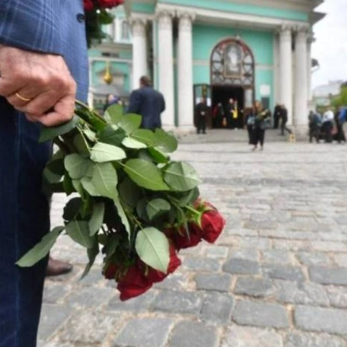 В Туапсе ограничили въезд на кладбище на автомобилях на Радоницу - KP.RU