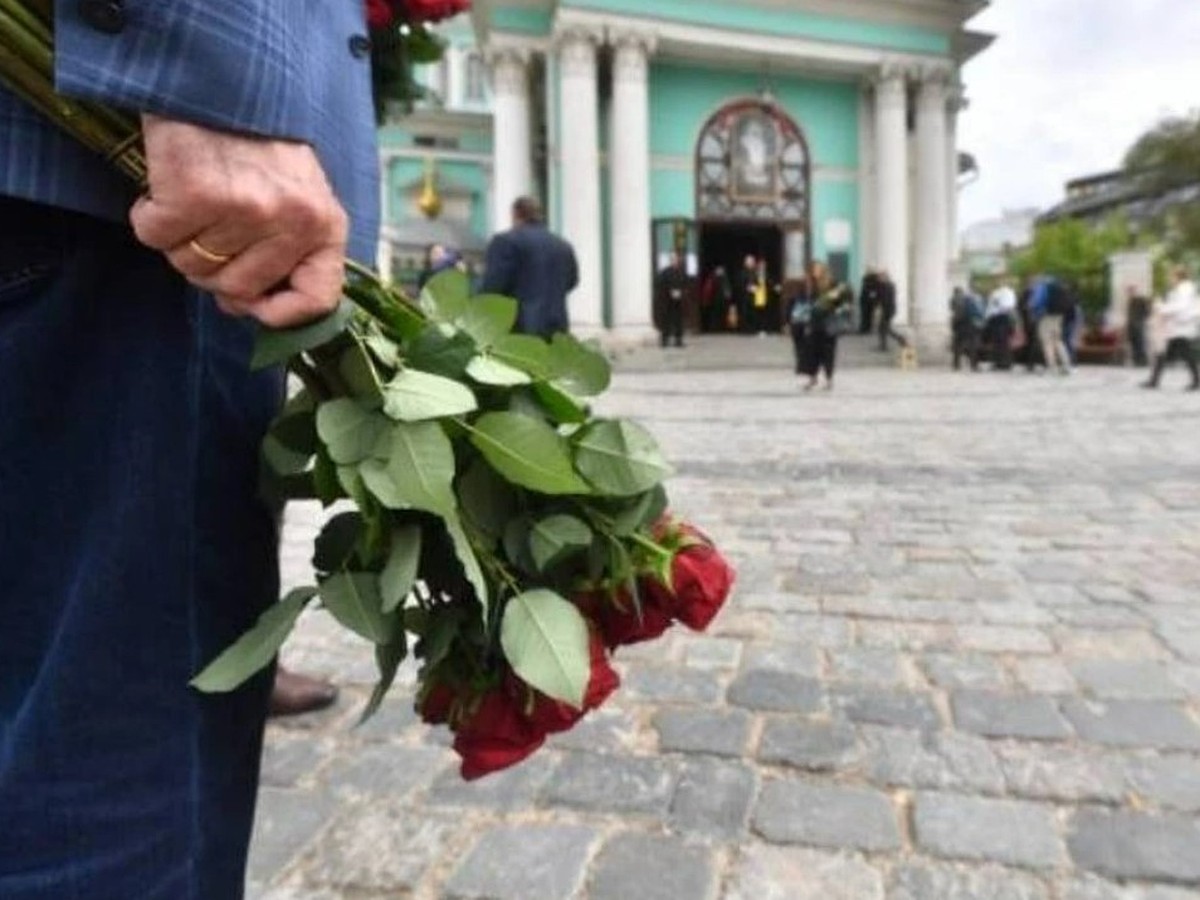 В Туапсе ограничили въезд на кладбище на автомобилях на Радоницу - KP.RU