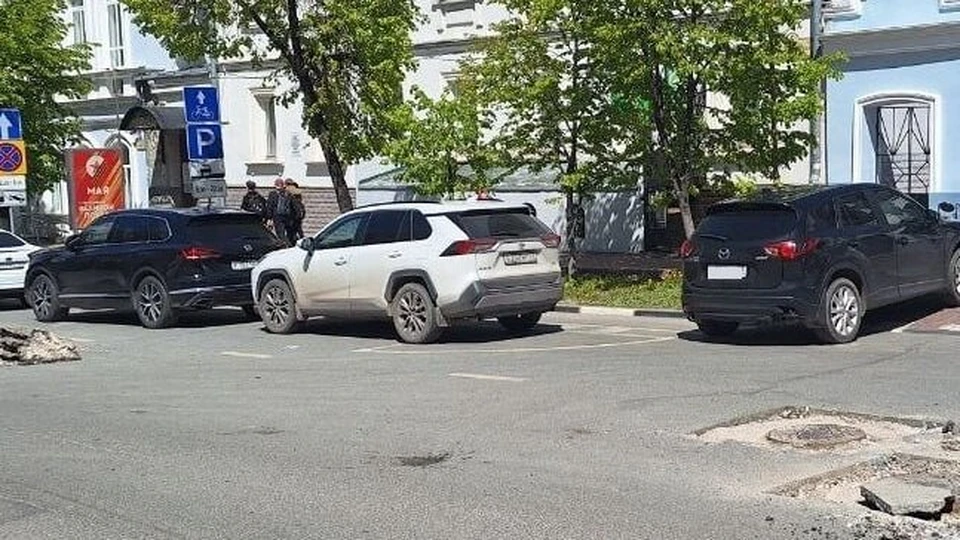 В Ульяновске на Дворцовой поставят ограждение на месте ремонта ливневок. ФОТО: администрация Ульяновска