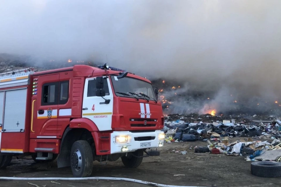 Огонь удалось локализовать за 2 часа. Фото: Пресс-служба ГУ МЧС по Новосибирской области