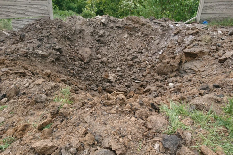 Так выглядит одна из воронок в Буденовской районе Донецка. Фото: Администрация города Донецка