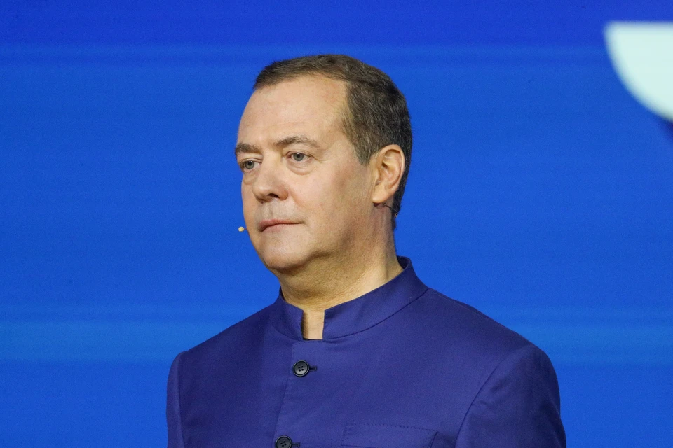 Дмитрий Медведев заявил, что подписать акт о капитуляции может любой президент Украины