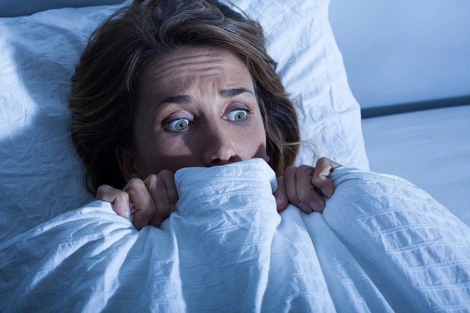 Почему по ночам мучают кошмары и отчего бывает сонный паралич: о загадочных явлениях рассказал врач-сомнолог