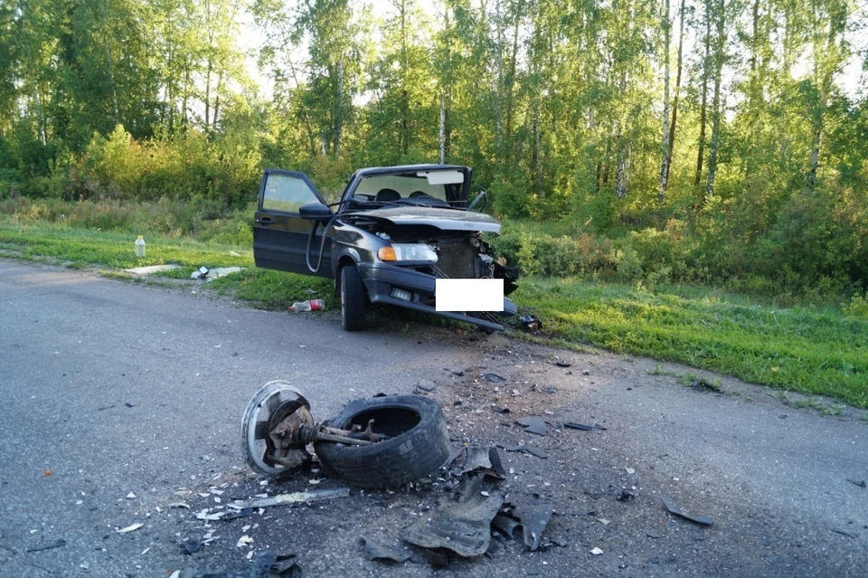 Водитель ВАЗ погиб, а его пассажир оказался в больнице